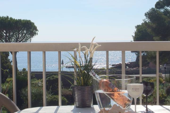 Gîte pour 4 personnes, avec jardin dans Plage de Boulouris - 3