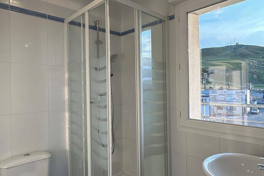 Ganze Wohnung, Apartment with balcony 150m from the slopes in Arette, Béarn