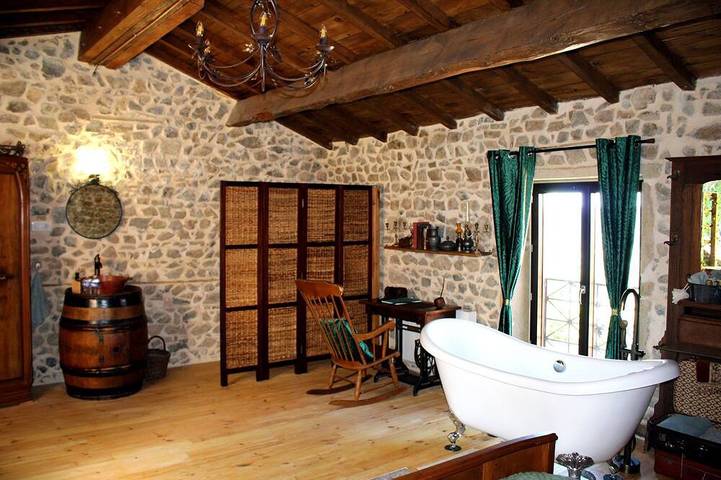 Location de vacances pour 2 personnes, avec Jacuzzi et Jardin à Lantignié - 4