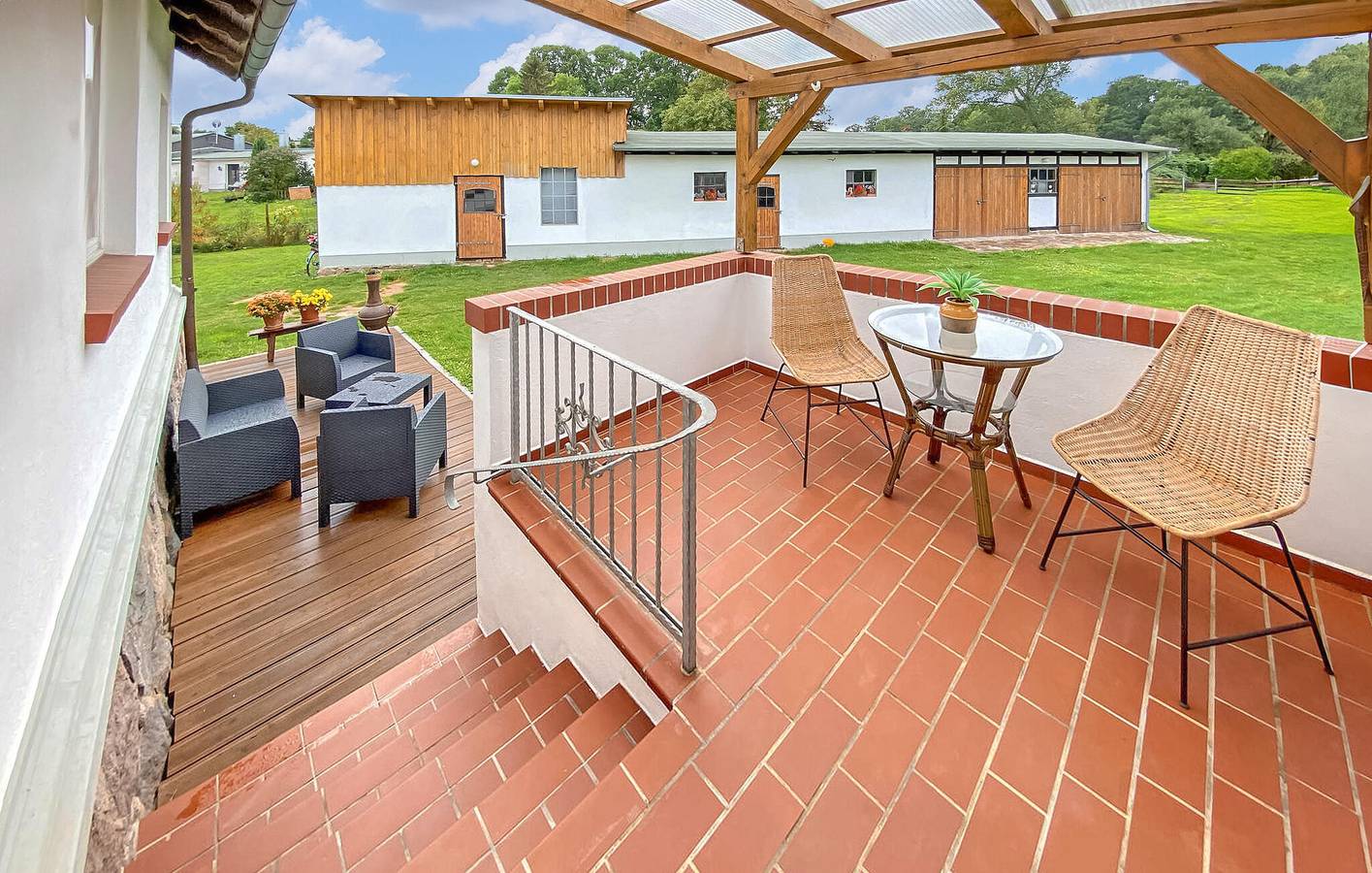 Rückzugsort am See mit Terrasse, Parkplatz und Internet in Reetzow, Benz