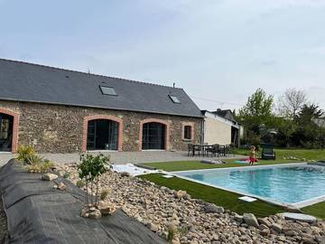 Gîte pour 7 personnes, avec piscine ainsi que terrasse et jardin dans Prinquiau