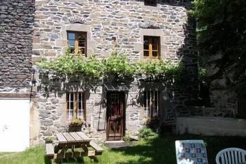 Gîte pour 5 personnes, avec jardin, animaux acceptés dans Chavaniac-Lafayette