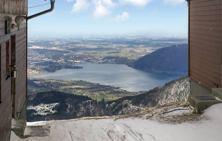 Charmante Ferienwohnung mit Panoramablick in der Nähe der Skilifte – nur 200 m vom Abenteuer entfernt! in Ebensee, Bezirk Gmunden