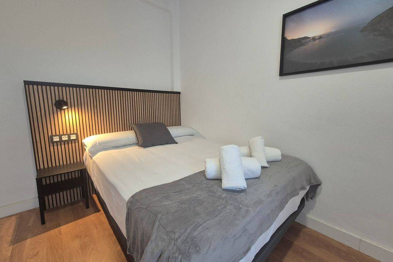 Appartamento intero, Chic Apartment w/ Full Kitchen & Wi-Fi Near Attractions in Oviedo, Montagne Cantabriche