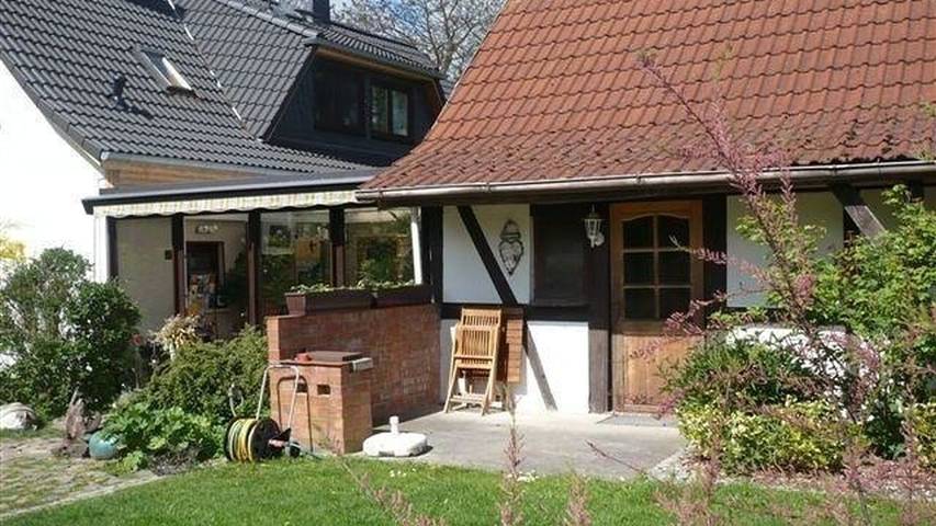 Ferienwohnung für 2 Personen, mit Terrasse in Weitenhagen (bei Greifswald)