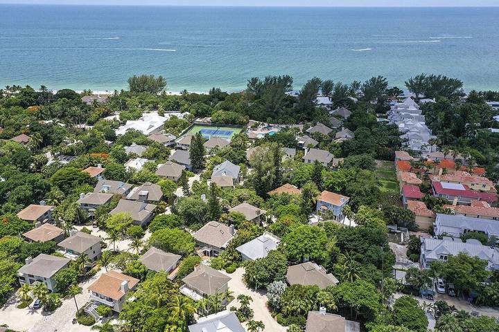 Vacation rental for 6 people, with balcony and pool as well as hot tub in Captiva Island