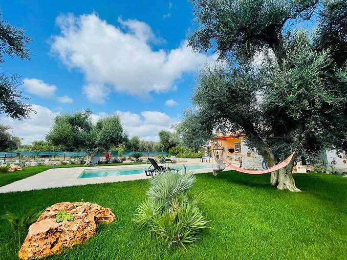 Casa vacanza per 9 persone, con piscina e giardino a Latiano