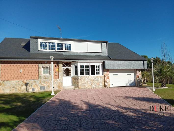 Casa rural para 17 personas, con jardín y piscina en Nuevo Baztán