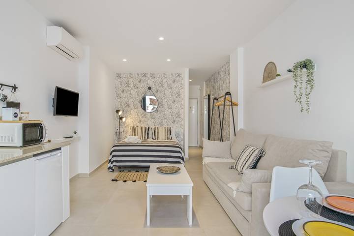 Estúdio confortável "Black&White" com excelente localização, ideal para casais in Playa de Los Lances, Tarifa (Espanha)