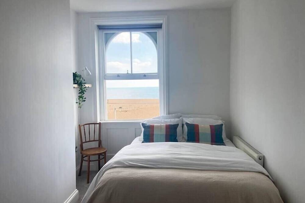 Entire apartment, Spacious 2Bd Flat with Stunning Views Folkestone in Folkestone, Kent