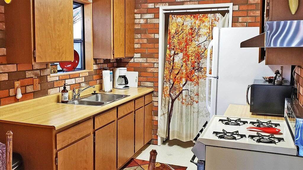 Romantic Couple's Retreat steps from Village, Kid-Friendly, Fireplace, Wifi in Snow Summit, Big Bear Lake