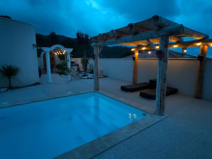 Chambre d’hôte pour 2 personnes, avec piscine ainsi que jacuzzi et jardin dans Babeau-Bouldoux