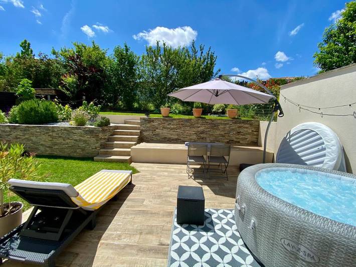Location de vacances pour 6 personnes, avec Jacuzzi et Terrasse ainsi que Jardin et Vue à François