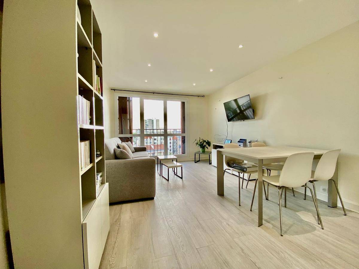 Appartement entier, One-Bedroom Apartment in Fontenay-sous-Bois, Val-de-Marne