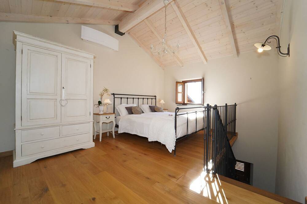 Large Villa, Stunning Garden, Panoramic Views & Private Pool. in Licciana Nardi, Nationalpark Toskanisch-Emilianischer Apennin