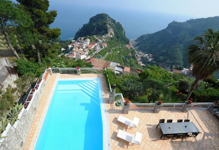 Villa per 16 persone, con panorama e giardino nonché piscina a Scala