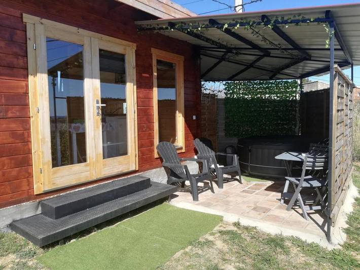 Gîte pour 3 personnes, avec Jacuzzi et Terrasse ainsi que Jardin et Vue à Massillargues-Attuech