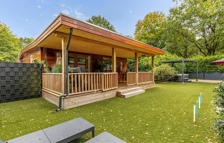 Ferienhaus für 2 Personen, mit Terrasse und Whirlpool - 1