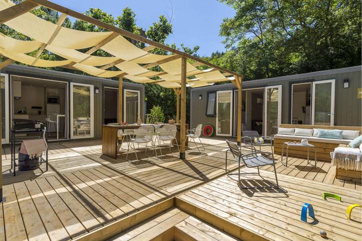 Mobil home pour 10 personnes, avec terrasse ainsi que jardin et piscine, animaux acceptés à Castellane - 2