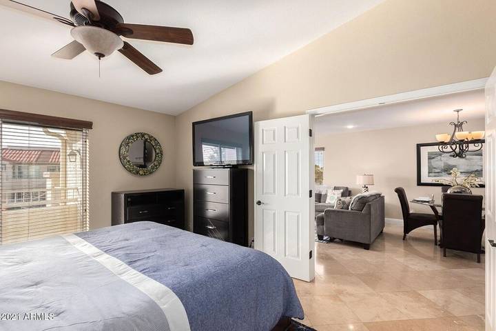 Loft for 4 people, with hot tub and yard as well as pool in Scottsdale