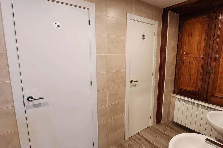 Entire apartment, This room is a bunk room with two single bunk beds. The bathroom and showers are shared with the two other bunk rooms . in Vilaflor, South Tenerife