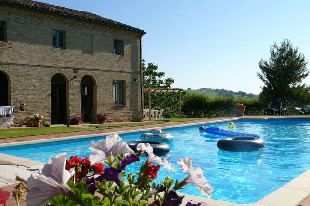 Beautiful restored villa with private pool, gardens and magnificent views in Petriolo, Macerata Province