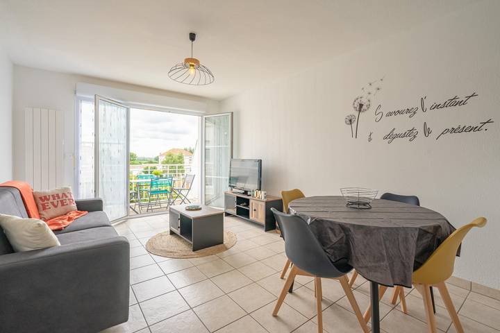 Apartamento entero, Apartamento 'Evasion Charentaise' con piscina compartida, balcón y Wi-Fi in Marennes, Côte de Beauté