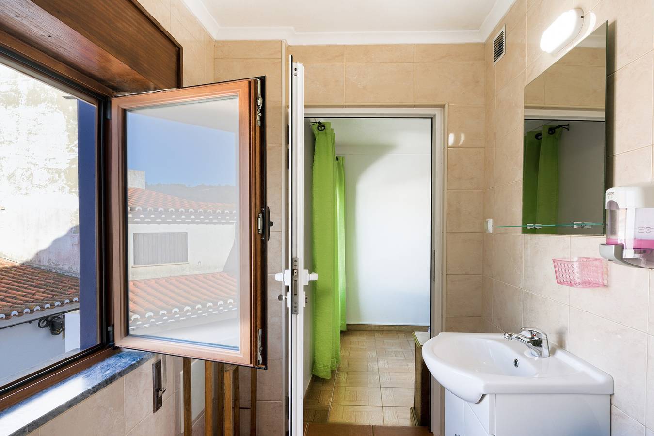 Chambre 'Quarto Lilás' avec balcon et Wi-Fi in Odeceixe, Costa Alentejana