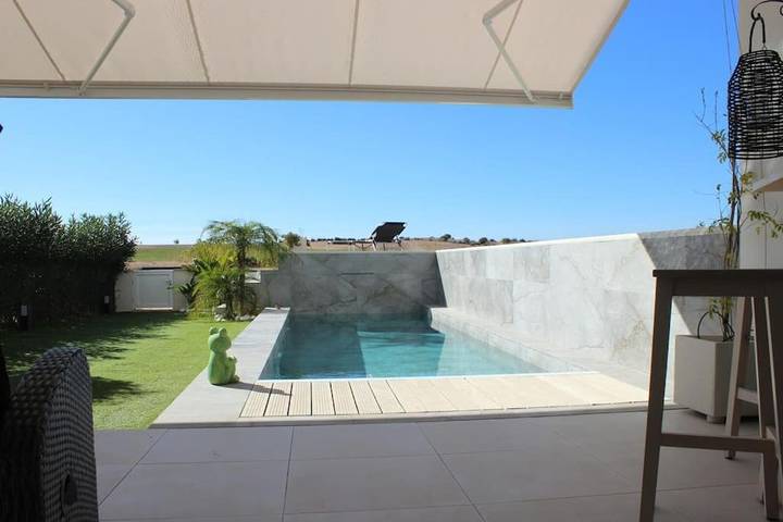 Apartamento para 3 personas, con terraza y jardín además de piscina y vistas en Alhama de Murcia