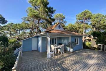 Gîte pour 4 personnes, avec piscine et balcon ainsi que jardin et jacuzzi à Le Porge