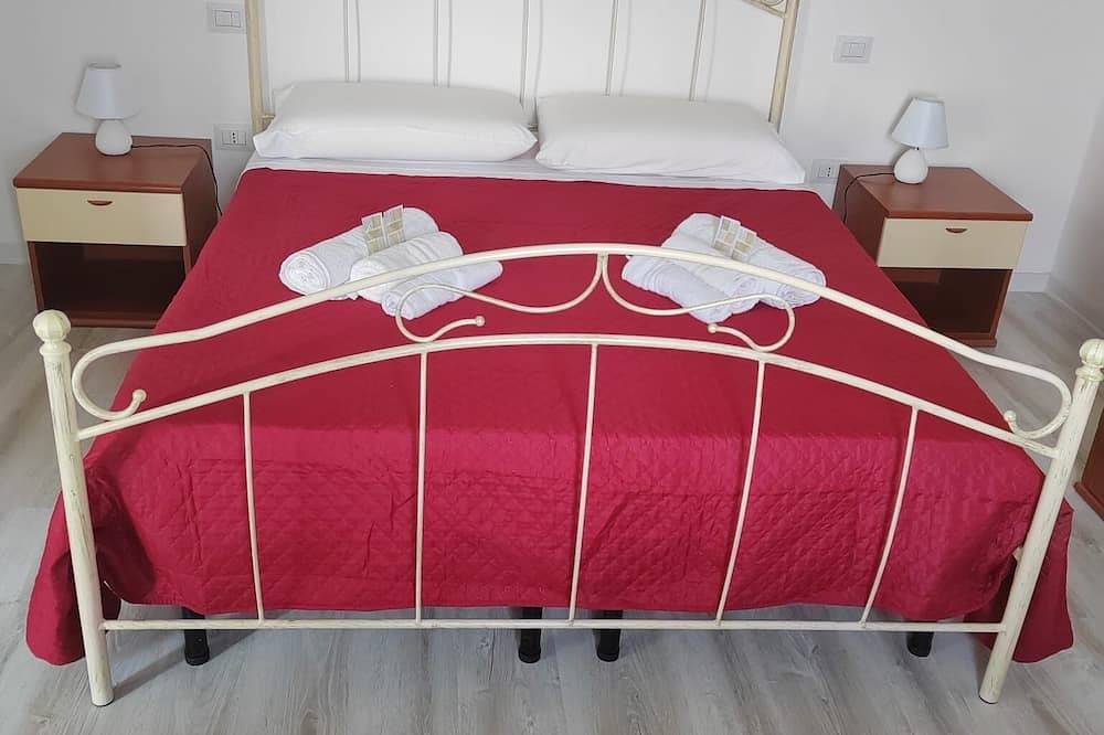 For rent 2 rooms located 5 minutes from the historic center and the first beach. in Maratea, Provincia de Potenza
