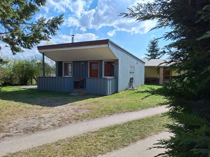 Ferienwohnung für 2 Personen, mit Terrasse und Garten sowie Sauna und Seeblick in Grambin