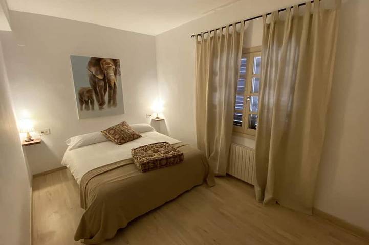 Casa Rosita, Wifi gratuit, à 75 mètres de la plage de Niu Blau, familles idéales. in Cala Pada, Santa Eulària des Riu