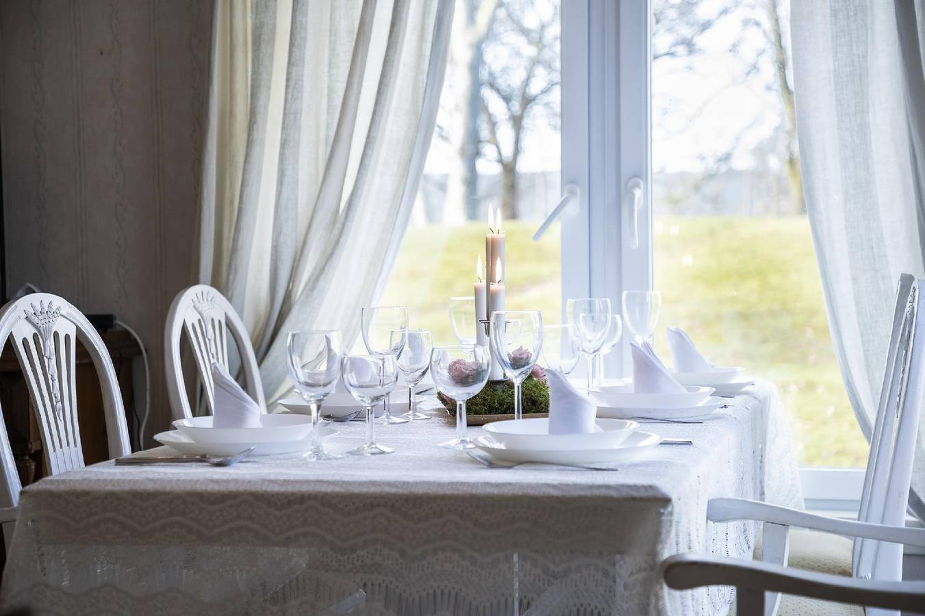 Heller Bungalow mit möblierter Terrasse, Seeblick in Marbäcks distrikt, Västergötland