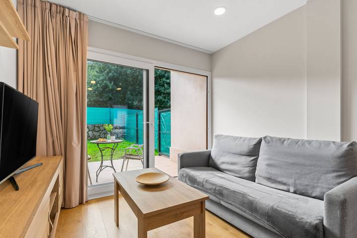 Apartamento entero, Apartamento '4 Jardin- Puerto Chico' con vistas a la montaña y jardín privado in Llanes, Costa Verde