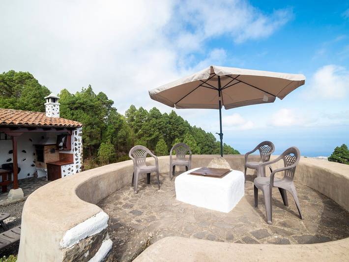 Holiday Home in El Amparo with Sea Views in Cueva del Viento, Icod de los Vinos