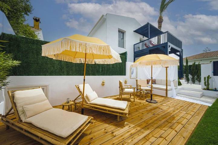 Appartement de vacances pour 4 personnes, avec vue ainsi que jardin et piscine