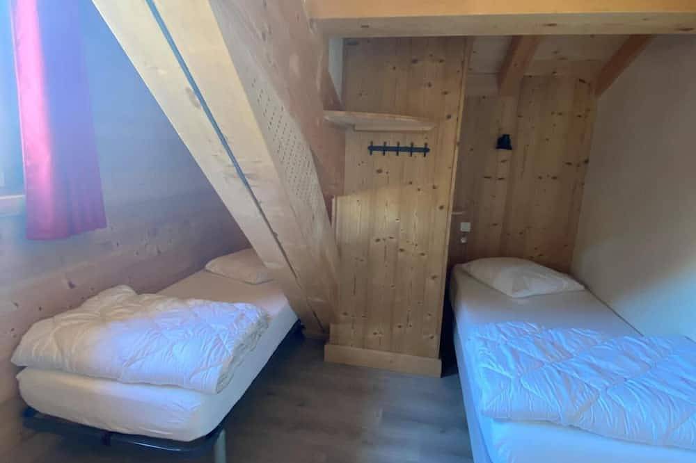 Entire apartment, 300m from resort center, 3rd floor, parking, tv, ski locker, 120m², Arêches-Beaufort in Arêches, Beaufort (Rhône-Alpes)