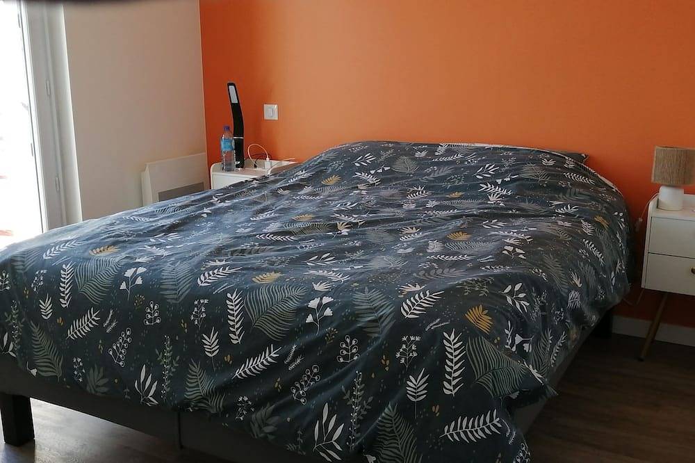 Entire apartment, Near train station and spa, F3 apartment with view of the old town of Dax in Dax, Dax region