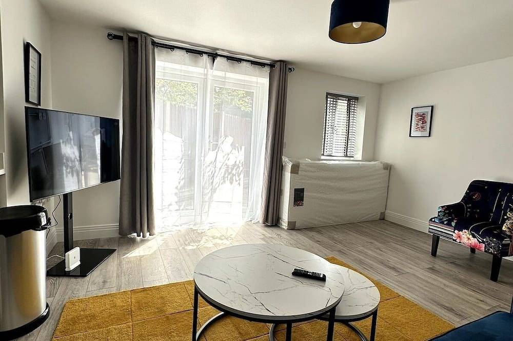 Entire apartment, Urban Stay 5 Guests Free Parking in Woking, Surrey