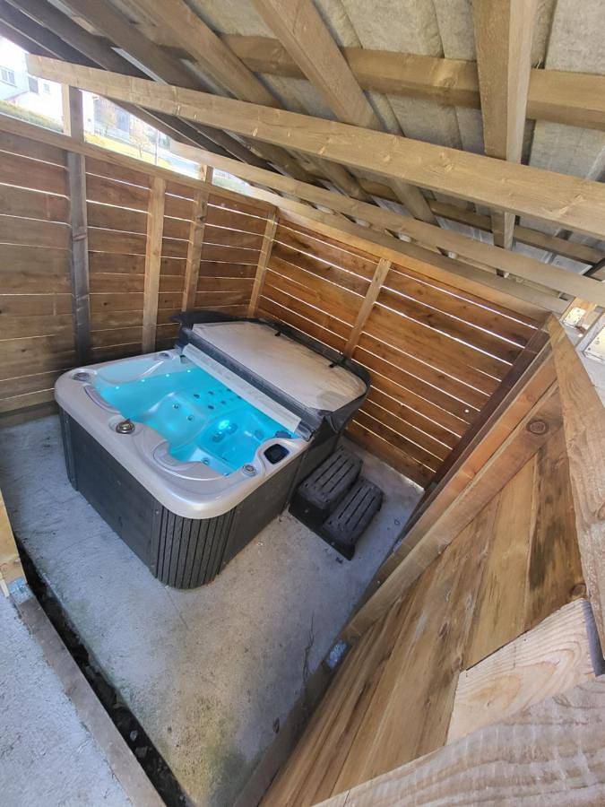 Gîte pour 4 personnes, avec piscine ainsi que jardin et jacuzzi à Le Russey - 3