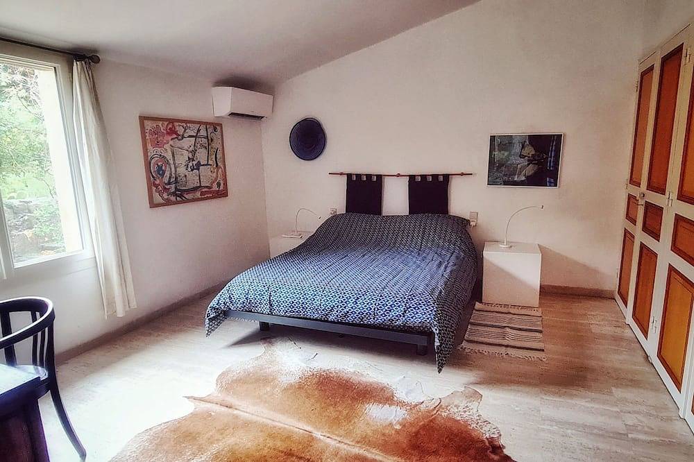 Recharge your batteries at \"Les Oliviers\" gîte, 3*, air-conditionned, with pool in Salernes, Draguignan region