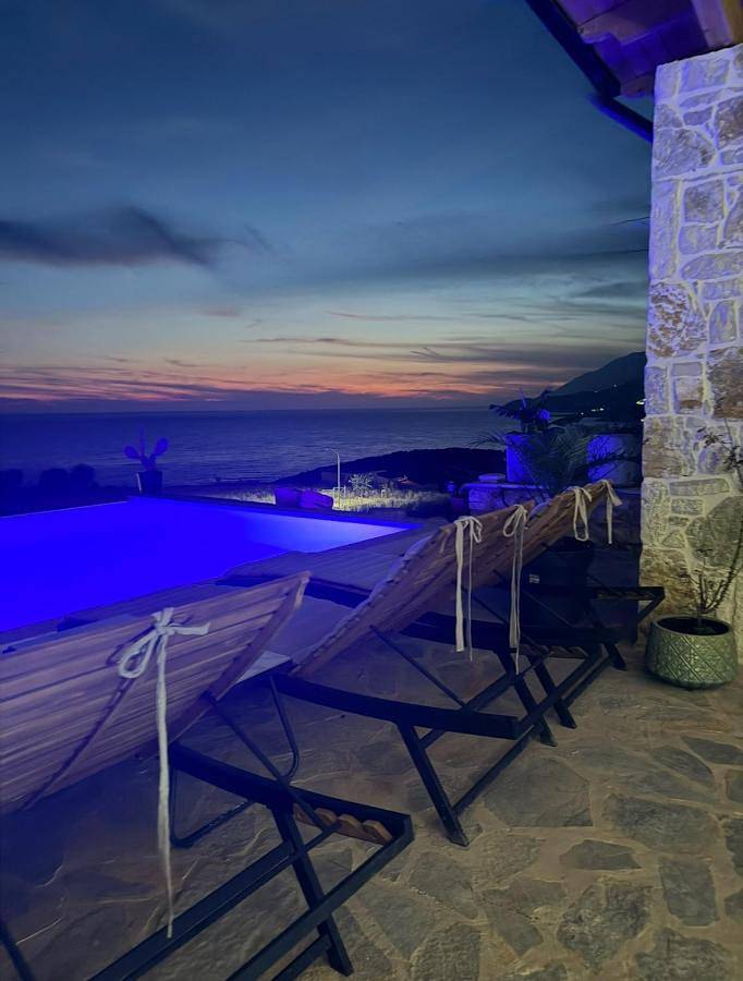 Vakantiehuis voor 4 personen, with uitzicht and zwembad as well as tuin in Albanië