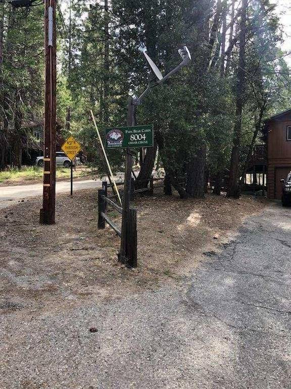 Papa Bear Cabin bietet 1 Queensize-Bett in der Master-Suite, 2 große Betten im Schlafzimmer im Obergeschoss ... in Wawona, Mariposa County