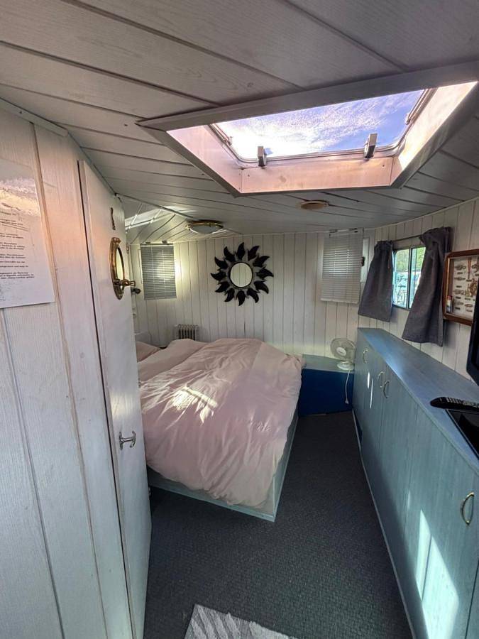 Bateau pour 2 personnes, avec piscine ainsi que terrasse et vue dans Auvergne-Rhône-Alpes - 4