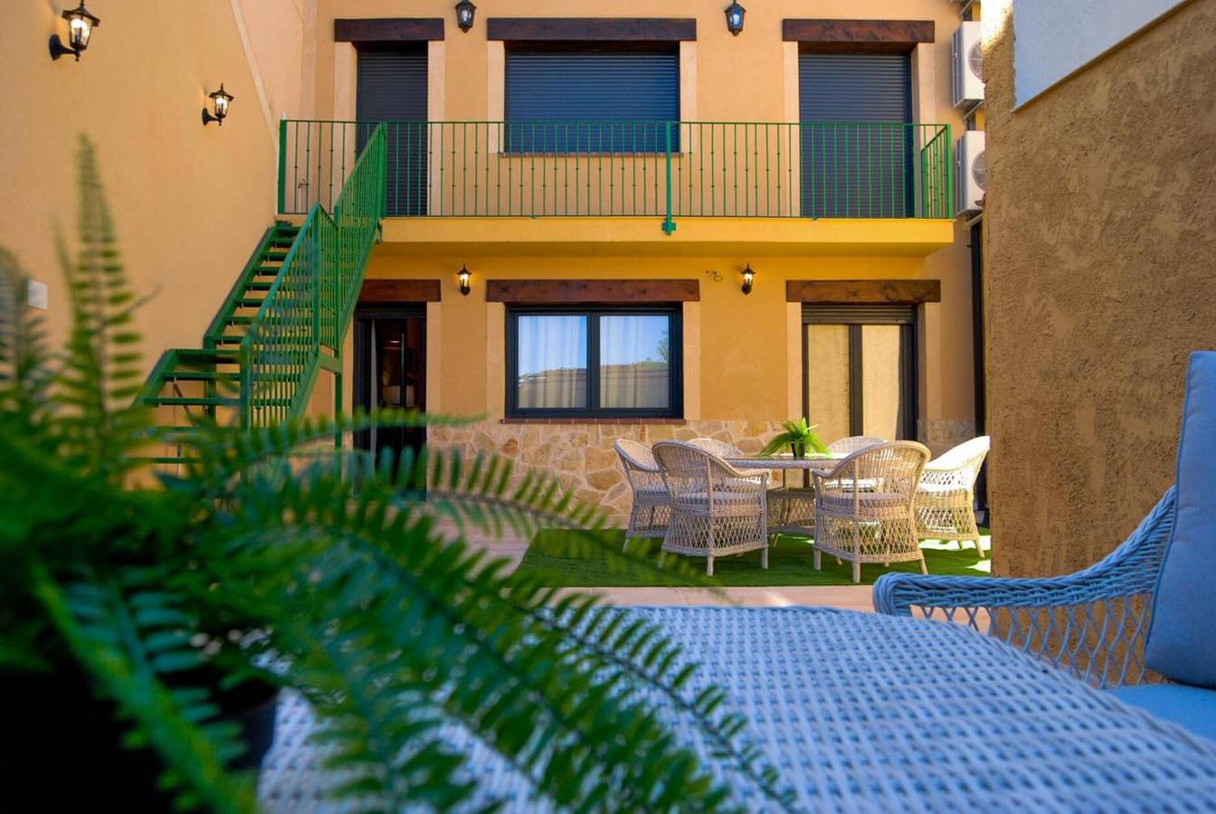 Ganze Wohnung, Apartment 'El Palacete del Secretario-2 Schlafzimmer' mit privatem Pool, Wlan & Klimaanlage in Roda de Eresma, Segovia Provinz