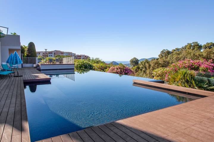 Appartement de vacances pour 6 personnes, avec Balcon ainsi que Terrasse et Piscine