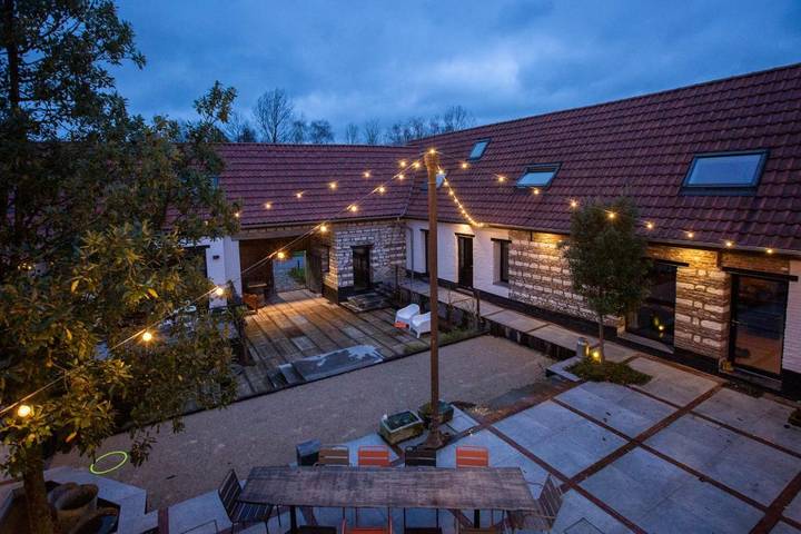 Location de vacances pour 8 personnes, avec Balcon et Terrasse ainsi que Jacuzzi et Jardin à Sainghin-en-Mélantois
