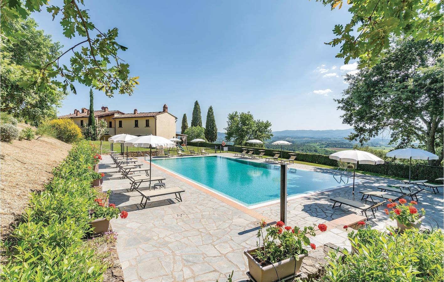 Appartamento intero, Appartamento soleggiato con piscina e vista - 2km dal centro in Loro Ciuffenna, Valdarno