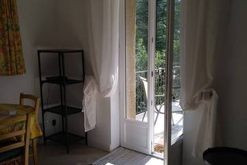 Gîte pour 2 personnes, avec piscine et terrasse ainsi que sauna et jardin à Reynès